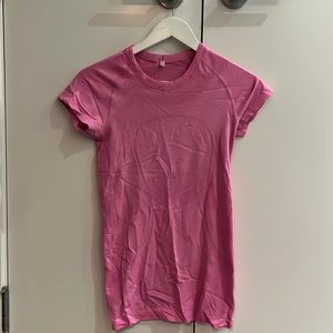 Pink lululemon t shirt size 4